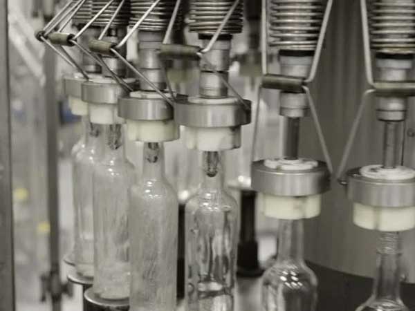 automatic-liquid-bottle-filling-machine